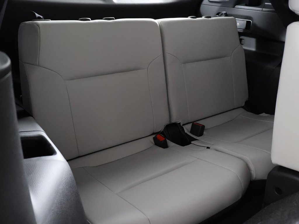 New 2025 Mitsubishi Outlander SE image 36