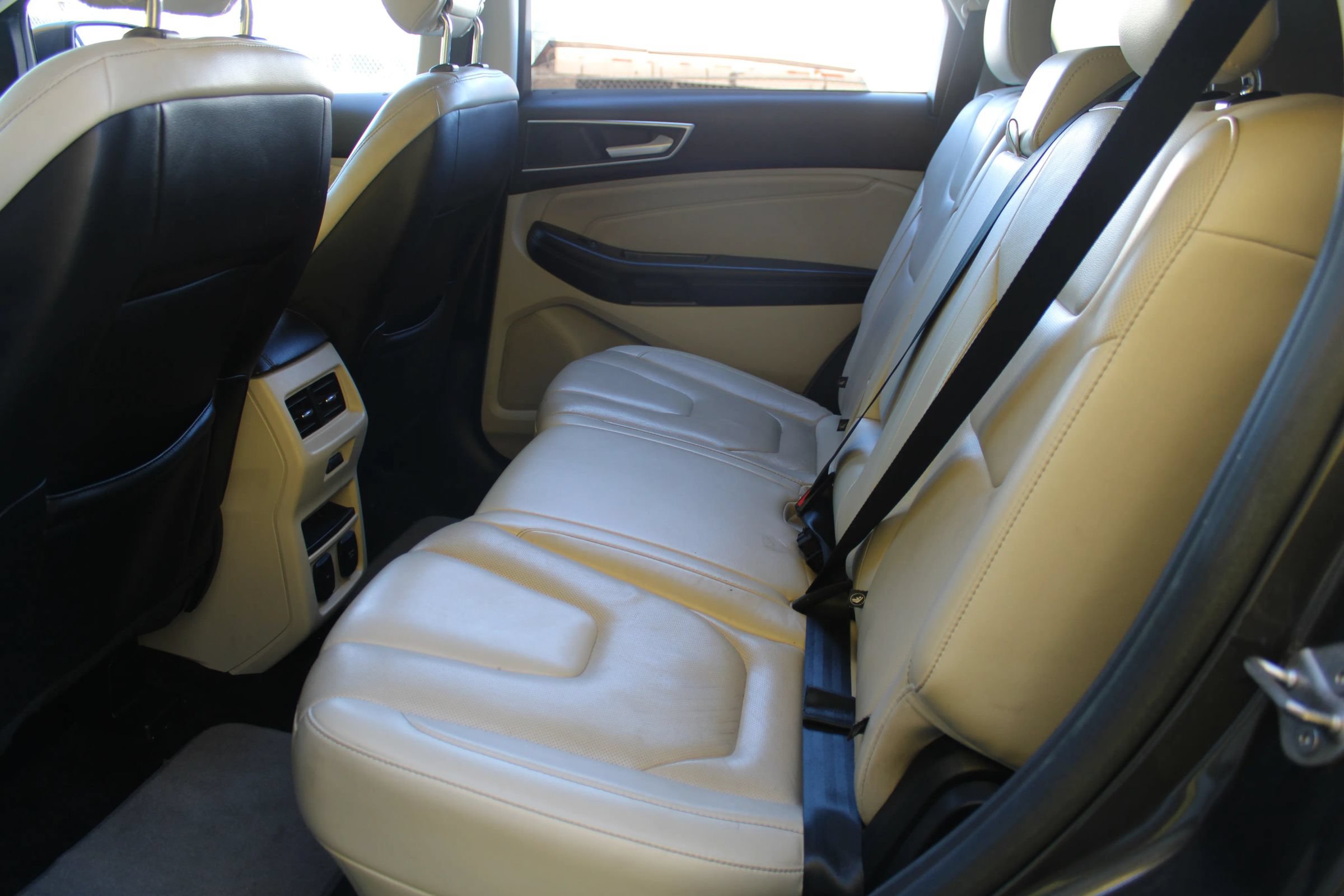 Used 2018 Ford Edge Titanium w/ Equipment Group 301A FWD image 9