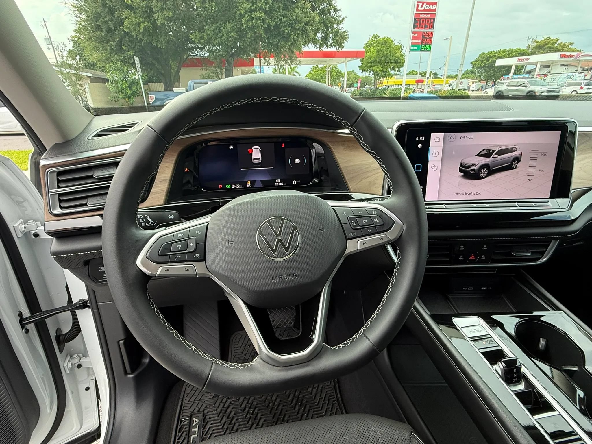 Used 2024 Volkswagen Atlas SE FWD image 13