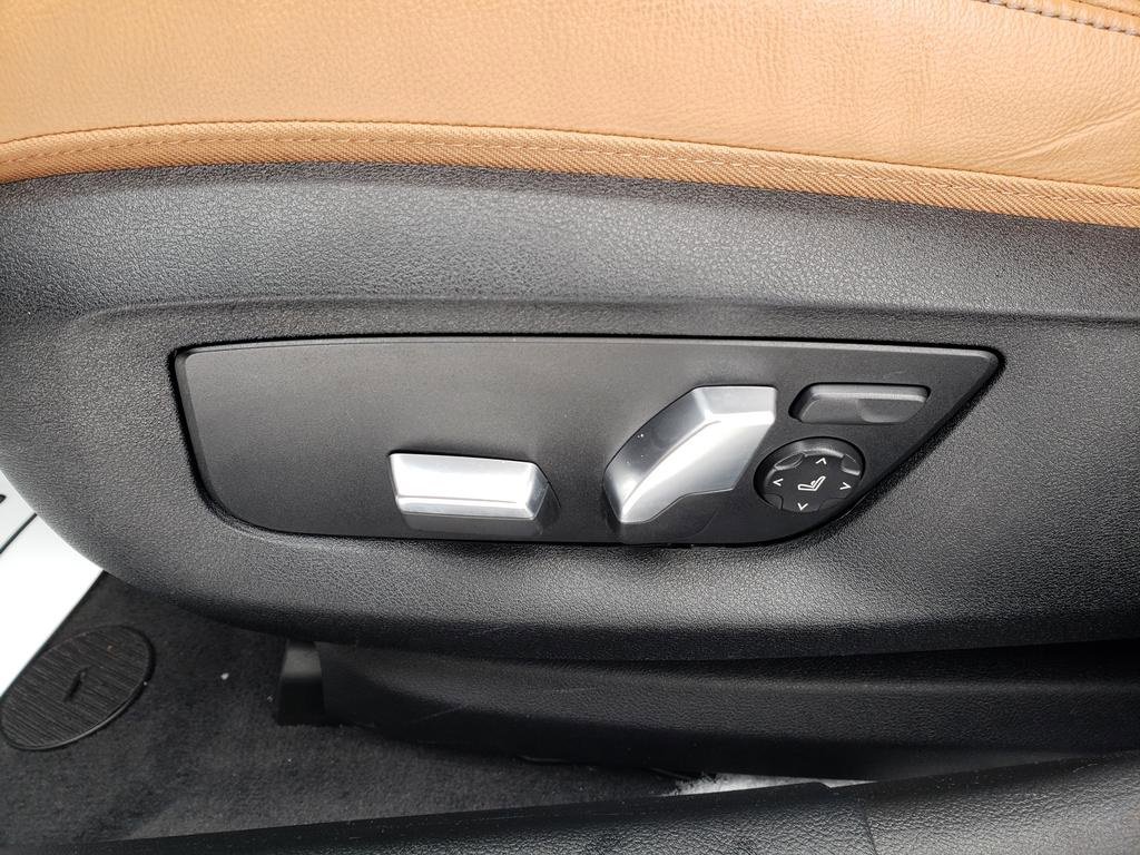 Used 2022 BMW 530i xDrive w/ Convenience Package image 19