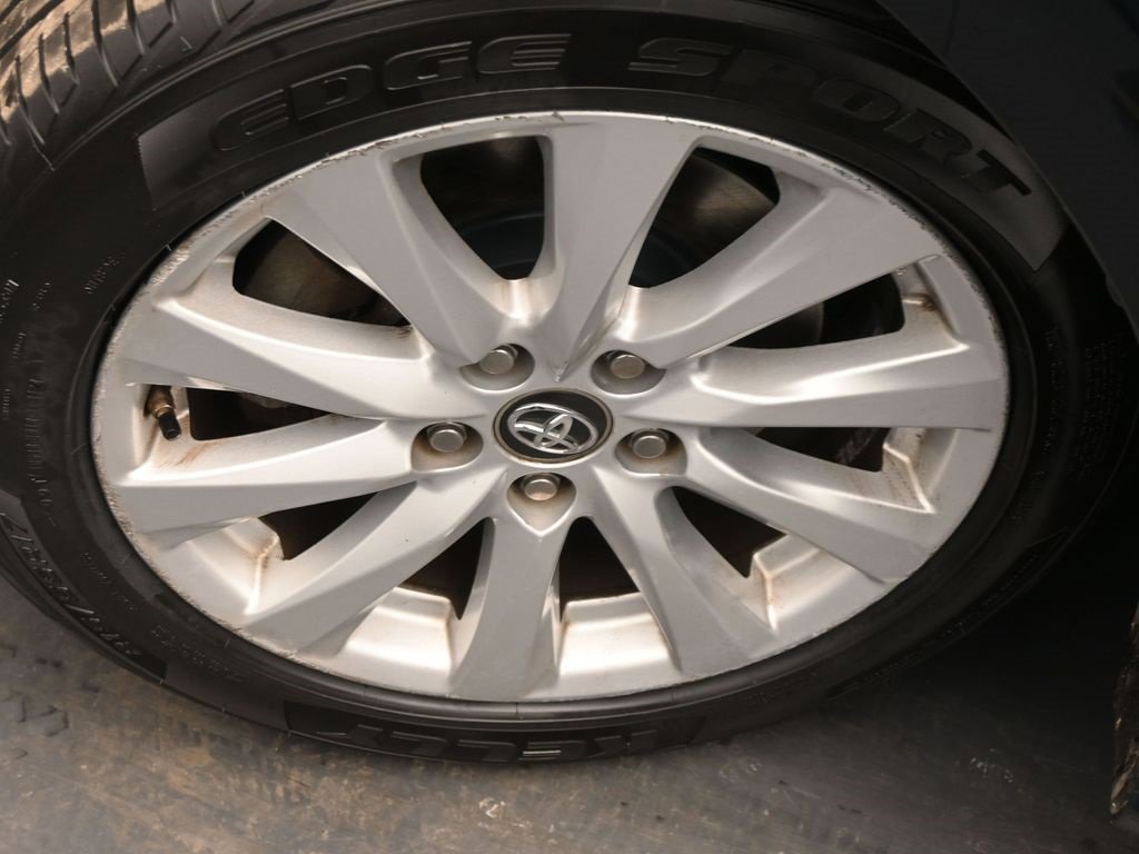 Used 2018 Toyota Camry LE image 19