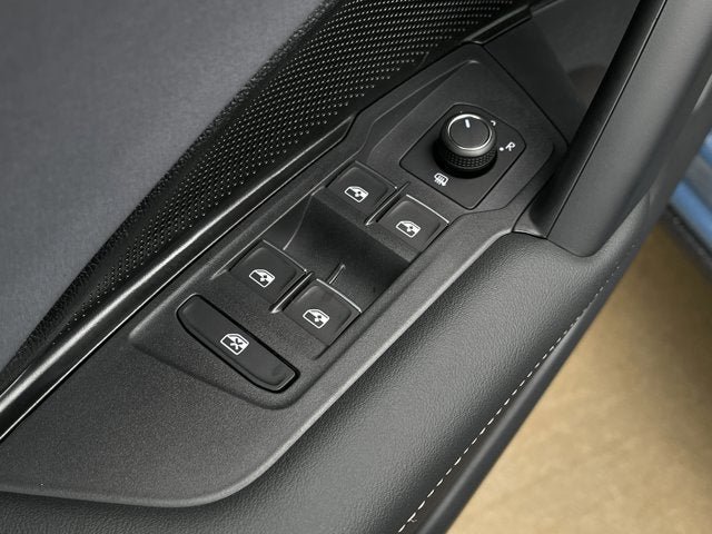 New 2026 Volkswagen Tiguan SE FWD image 10