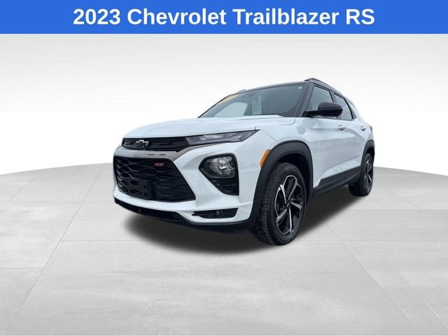 Used 2023 Chevrolet TrailBlazer RS w/ Sun and Liftgate Package image 2