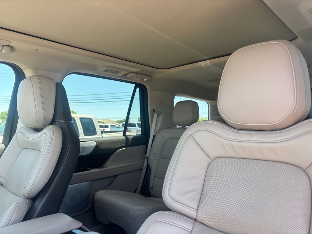 Used 2023 Lincoln Navigator Reserve AWD/4WD image 12