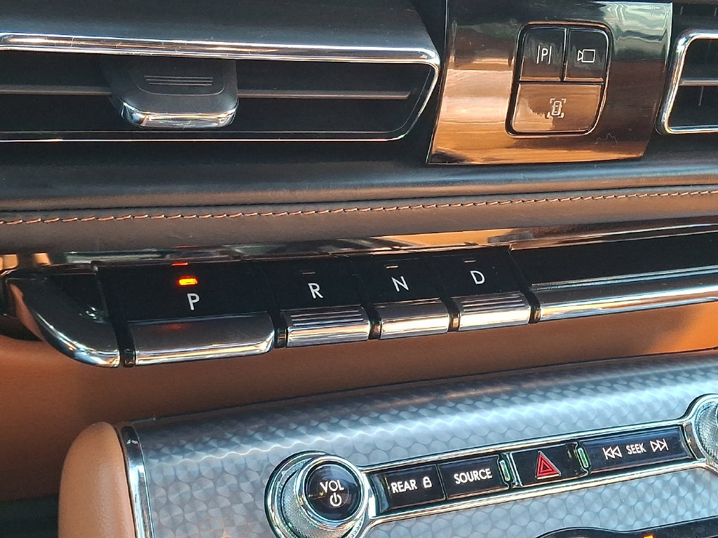 Certified 2023 Lincoln Aviator Black Label w/ Dynamic Handling Package AWD/4WD image 17
