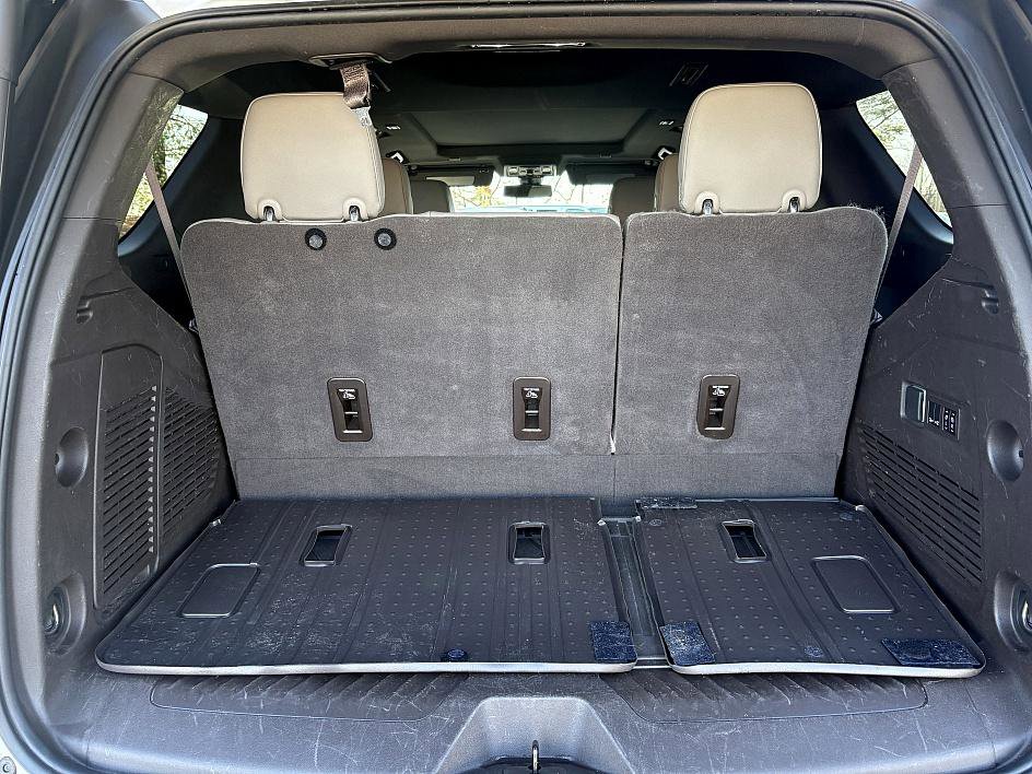 Used 2022 Chevrolet Tahoe LT w/ LT Signature Plus Package image 12