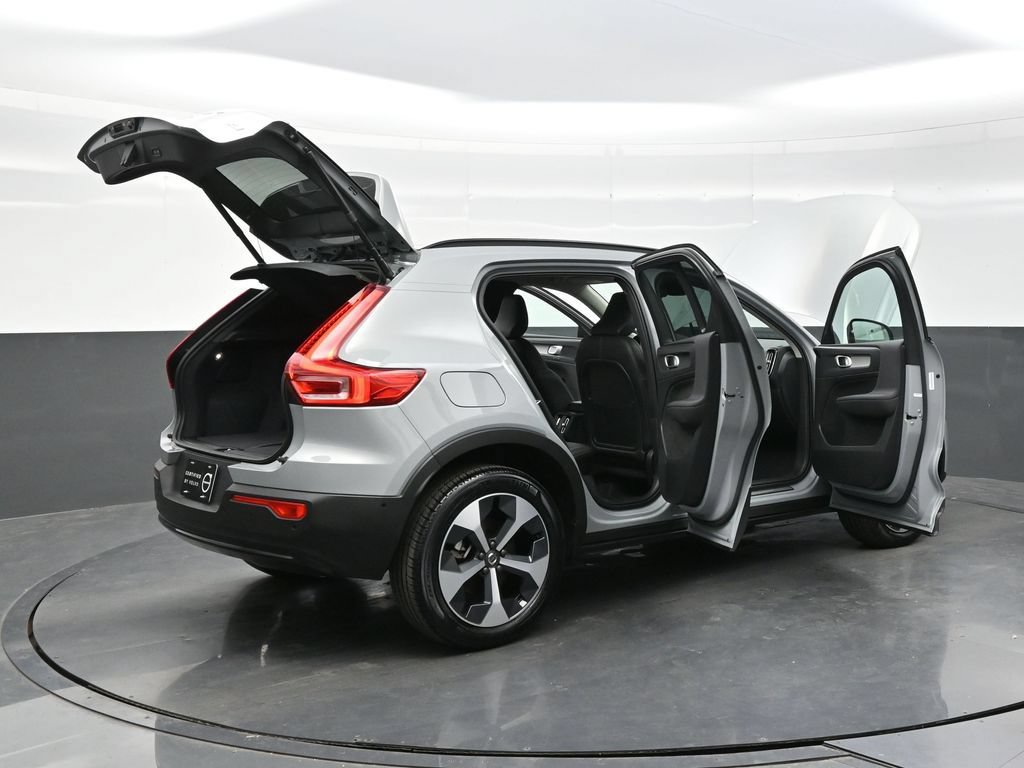 Used 2026 Volvo XC40 B5 Plus AWD/4WD image 43