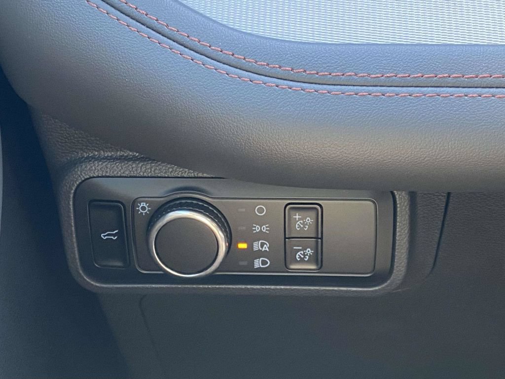 Used 2025 Ford Explorer Active RWD image 28