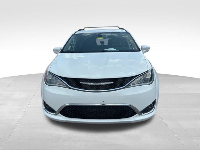 Used 2017 Chrysler Pacifica Touring-L FWD image 3