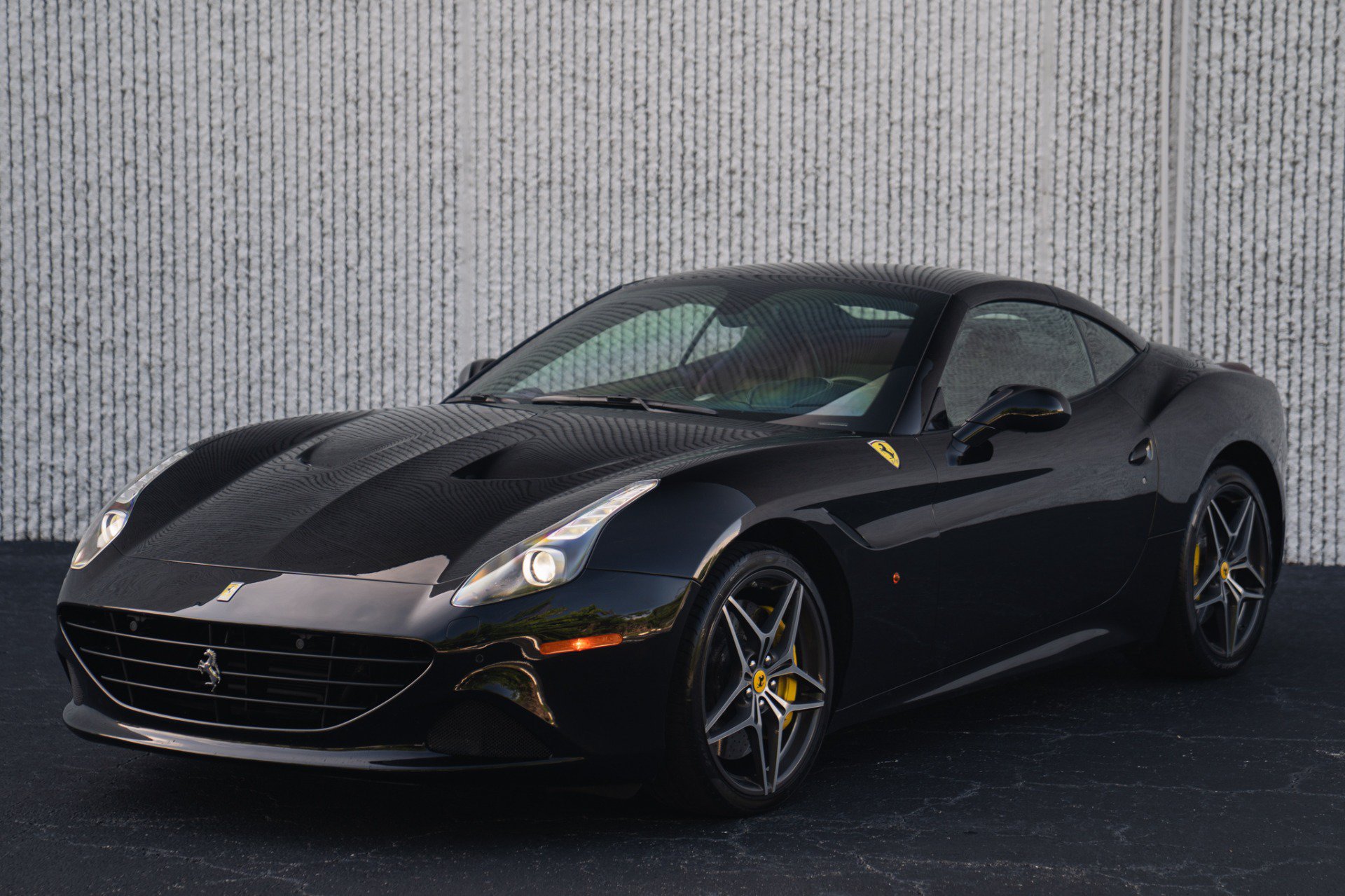 Used 2017 Ferrari California T RWD image 8