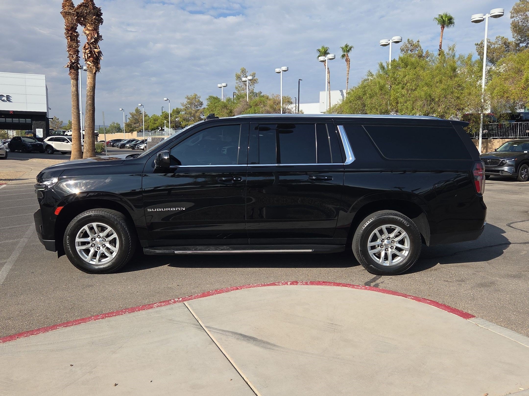 Used 2024 Chevrolet Suburban LT AWD/4WD image 2
