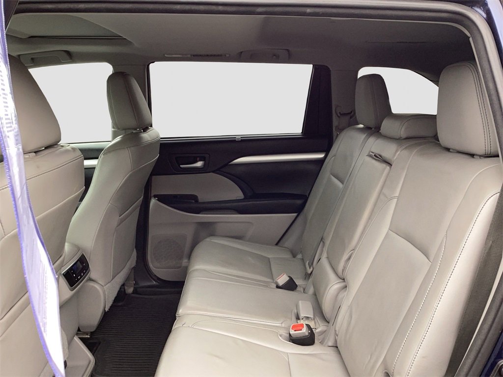 Used 2015 Toyota Highlander XLE image 12