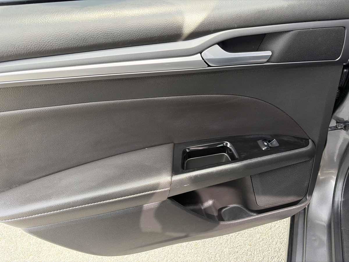 Used 2013 Ford Fusion Titanium FWD image 12