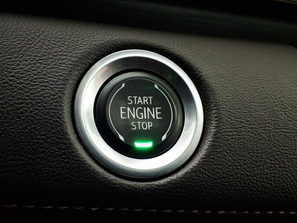 Used 2021 Cadillac Escalade Premium Luxury RWD image 17