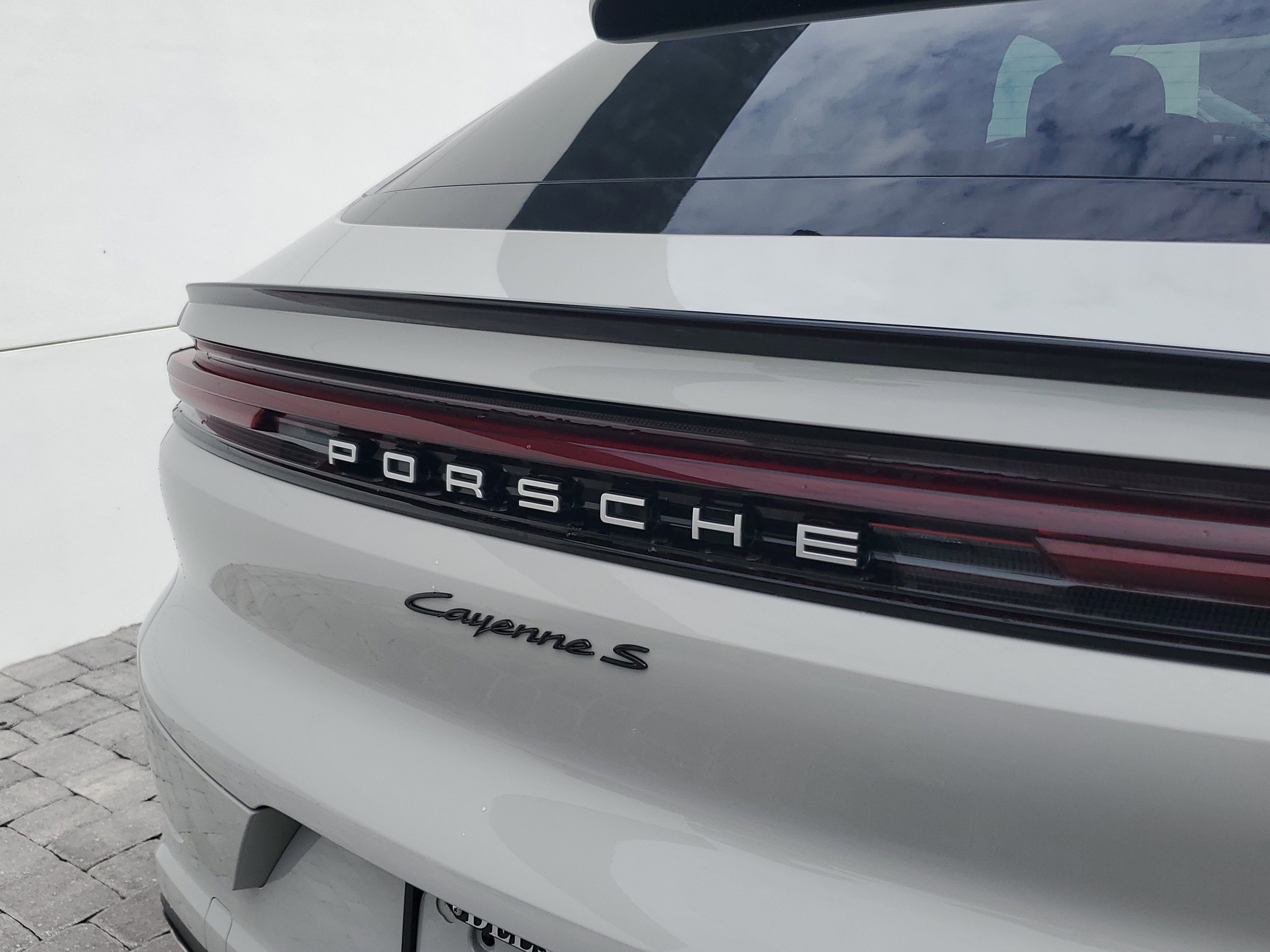 Used 2024 Porsche Cayenne S AWD/4WD image 8