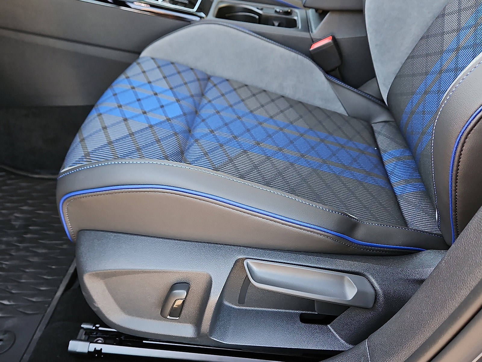 New 2026 Volkswagen Golf w/ Euro Style Package image 12