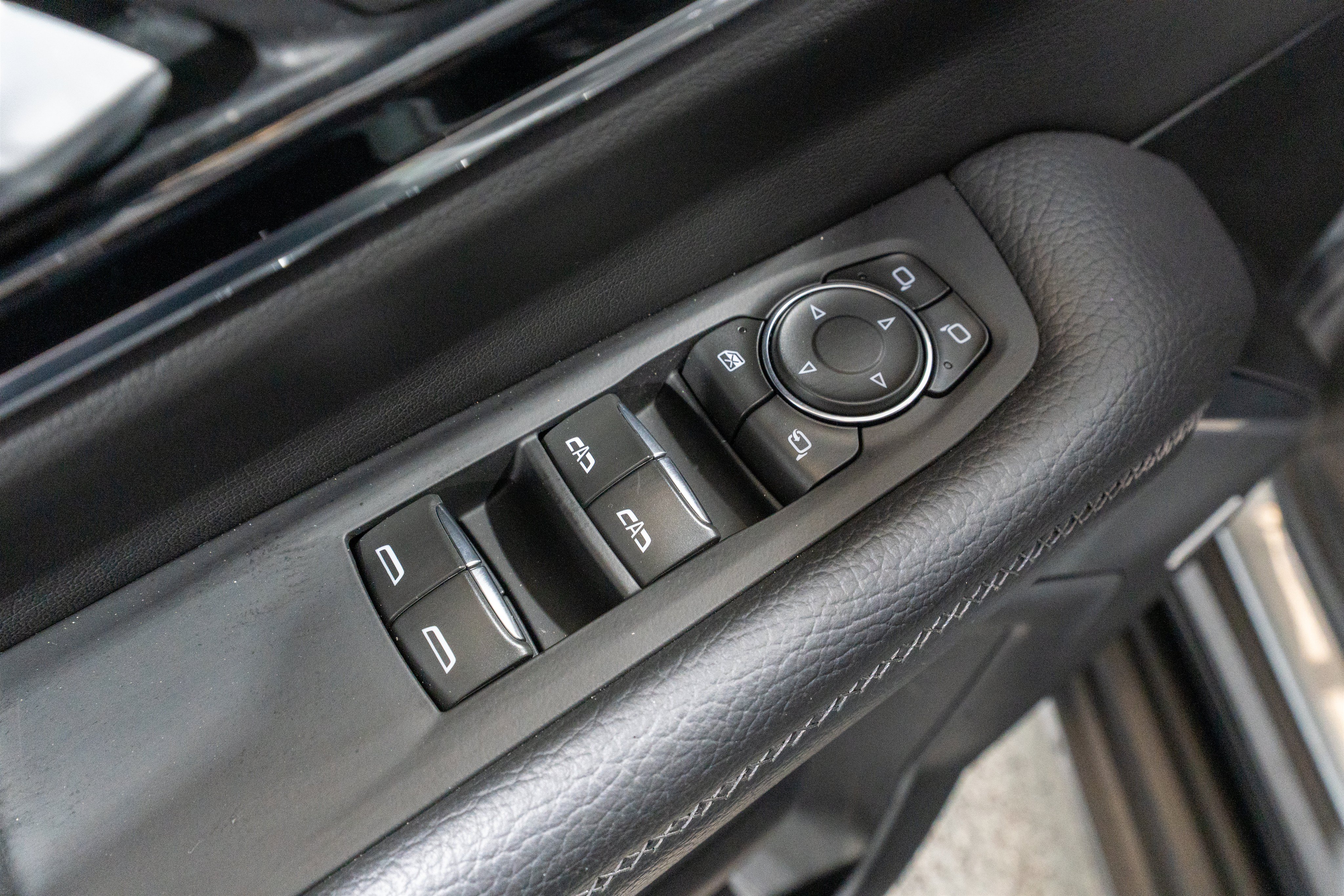 Used 2025 GMC Yukon XL Denali RWD image 15