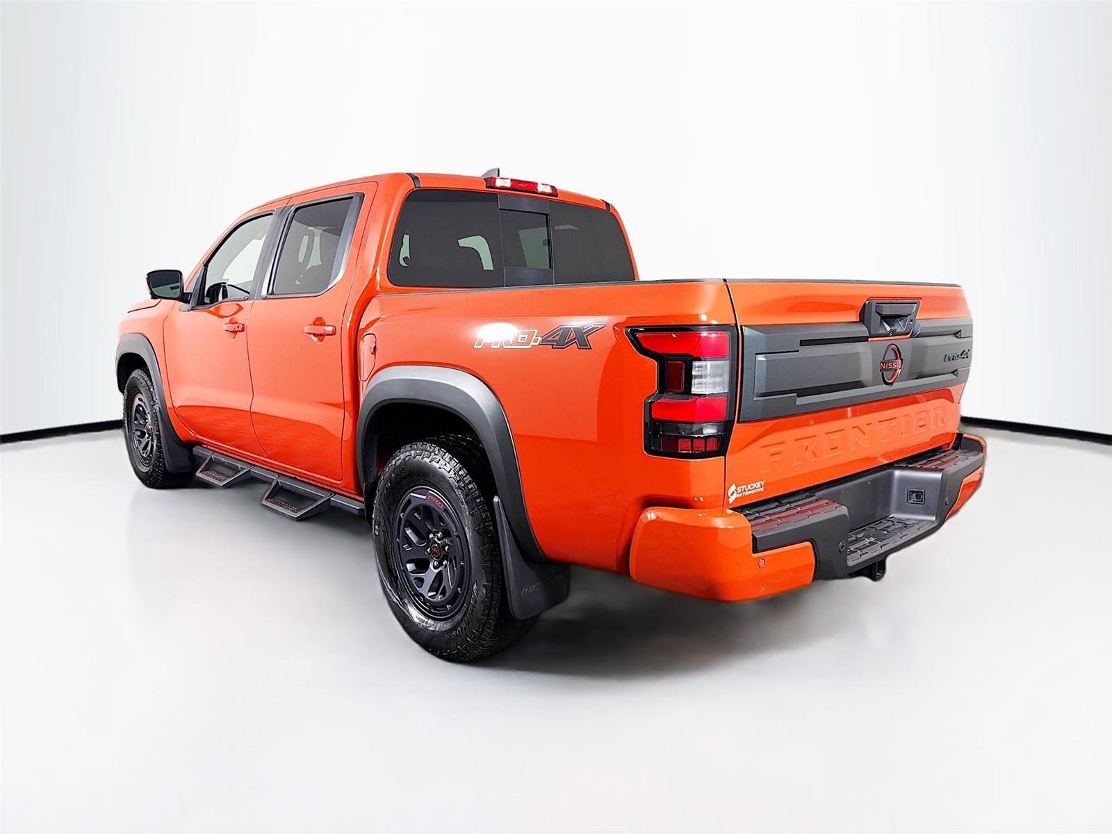 Used 2025 Nissan Frontier PRO-4X w/ Pro Convenience Package AWD/4WD image 5