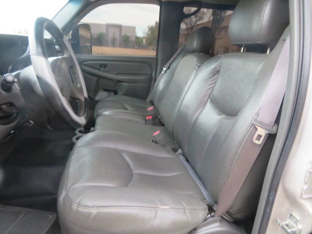 Used 2006 Chevrolet Silverado 2500 2WD Crew Cab image 21