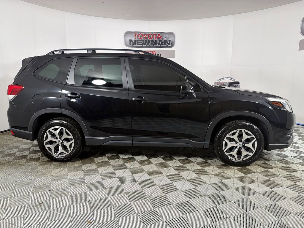 Used 2023 Subaru Forester Premium AWD/4WD image 3