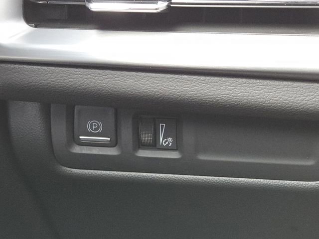 Used 2024 Cadillac XT4 Premium Luxury w/ Technology Package image 13