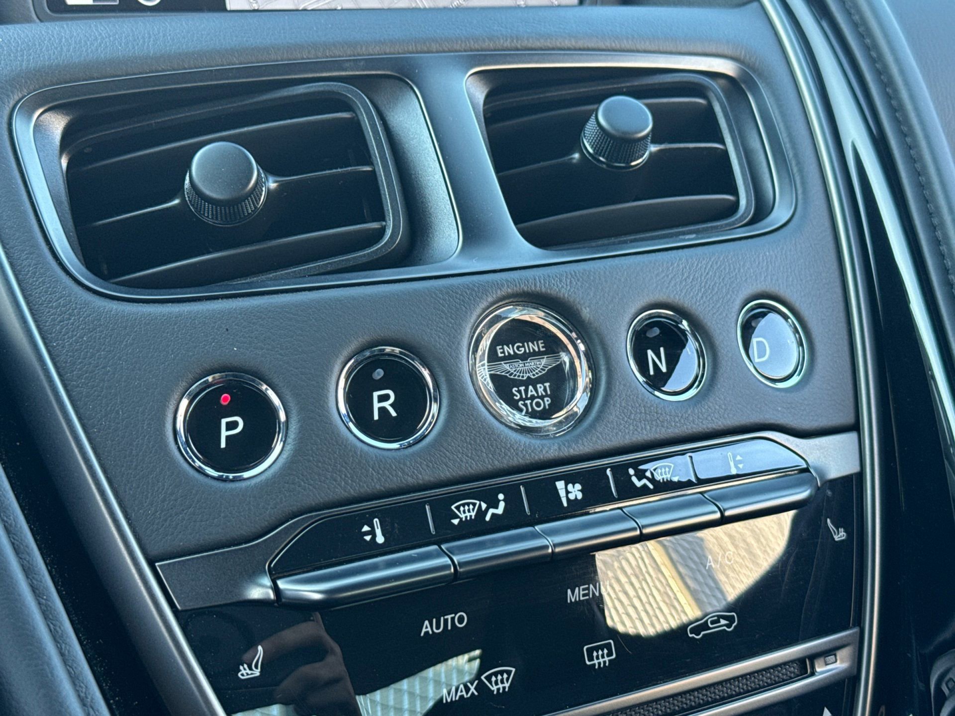 Used 2020 Aston Martin DBS Superleggera Volante image 21