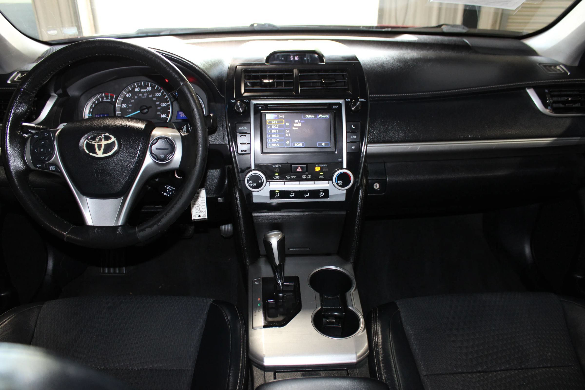 Used 2012 Toyota Camry SE FWD image 12