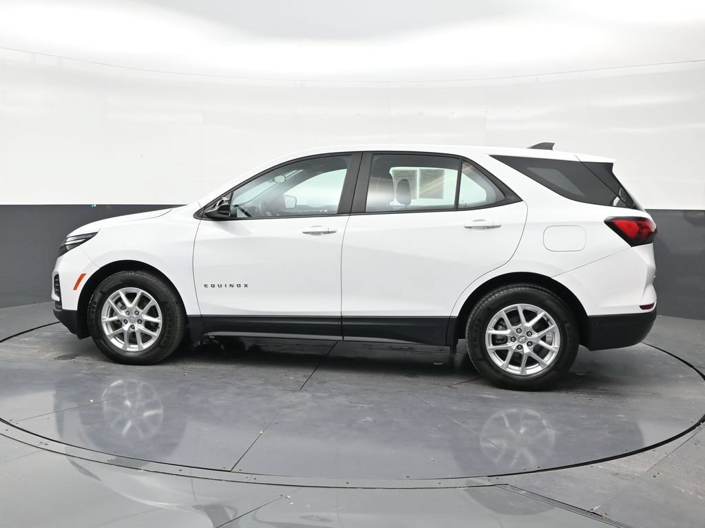 Used 2022 Chevrolet Equinox LS FWD image 2
