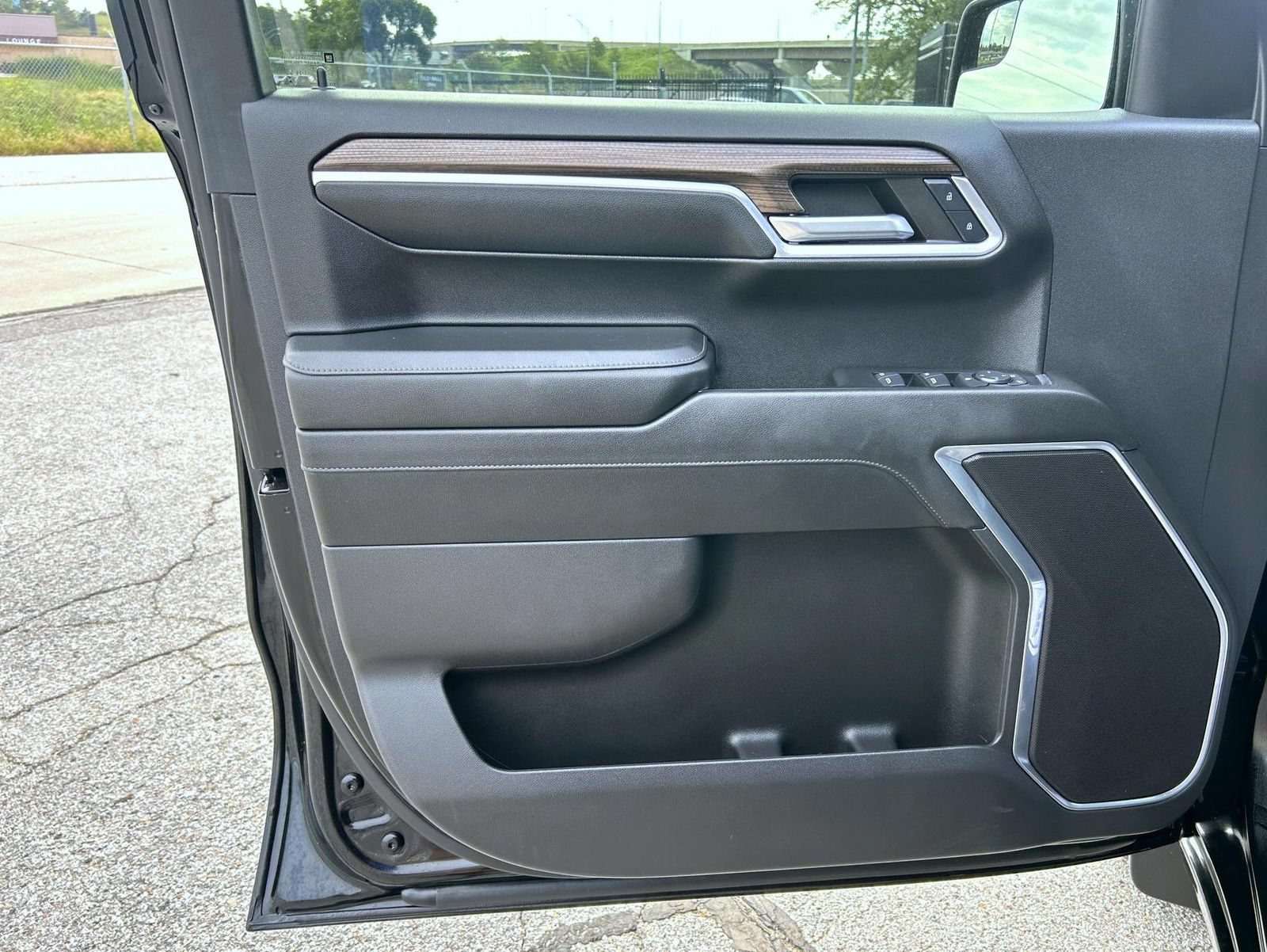 Certified 2024 Chevrolet Silverado 1500 LT AWD/4WD image 10