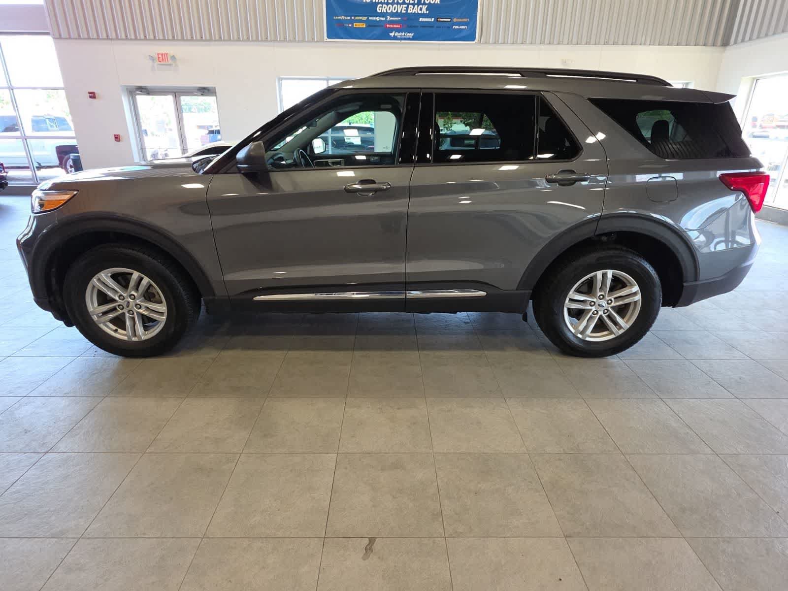 Used 2024 Ford Explorer XLT w/ Equipment Group 202A AWD/4WD image 11