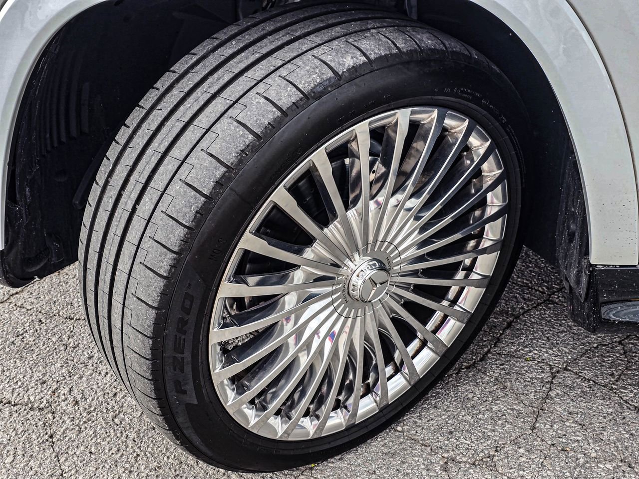 Used 2025 Mercedes-Benz Maybach GLS 600 4MATIC image 12