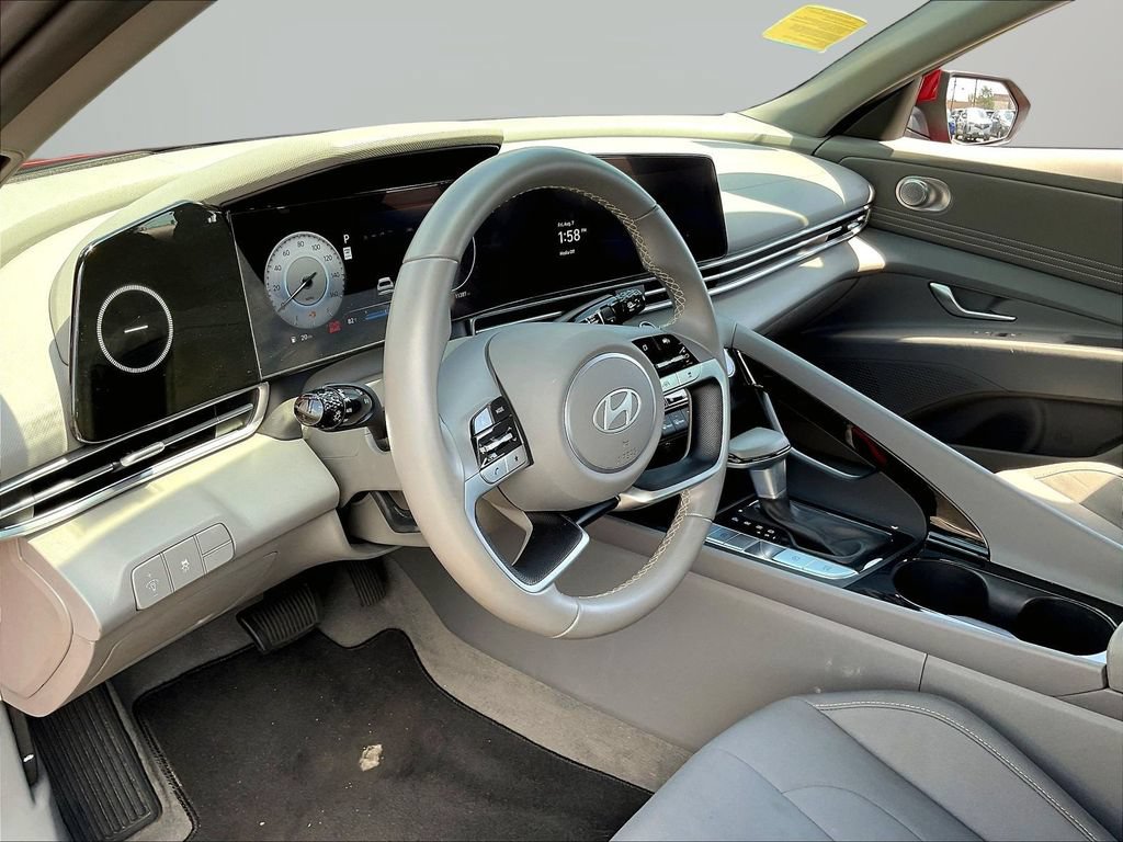 Used 2025 Hyundai Elantra SEL FWD image 18
