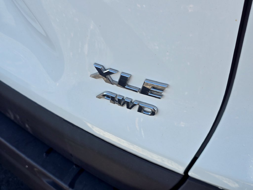 Certified 2022 Toyota RAV4 XLE w/ Convenience Package AWD/4WD image 11