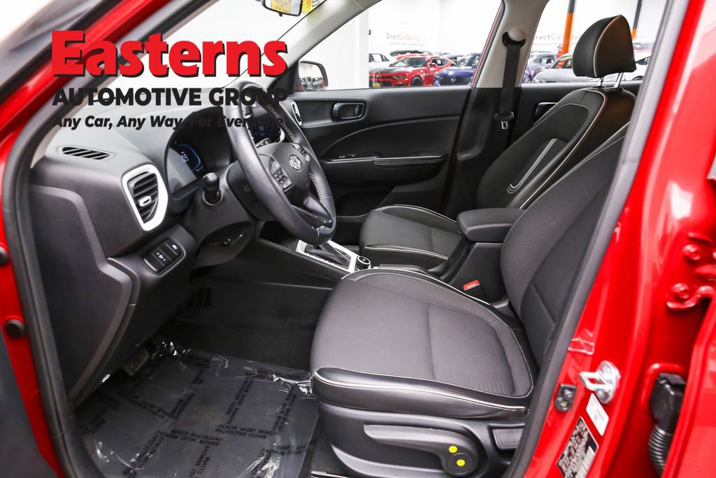 Used 2023 Hyundai Venue Limited image 14