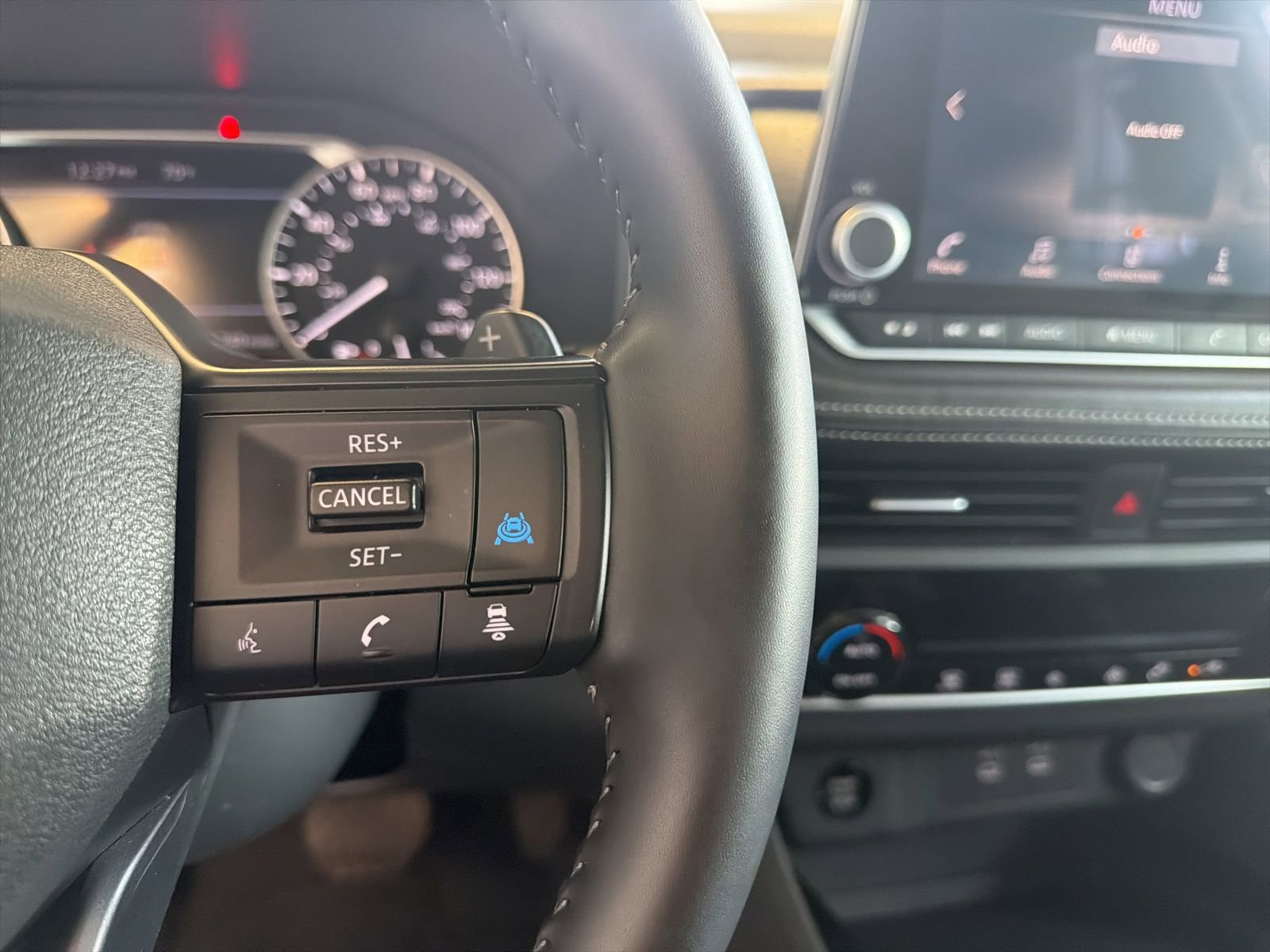Used 2025 Nissan Rogue SV FWD image 20