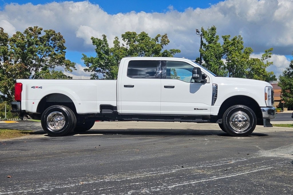Used 2024 Ford F350 XLT image 3