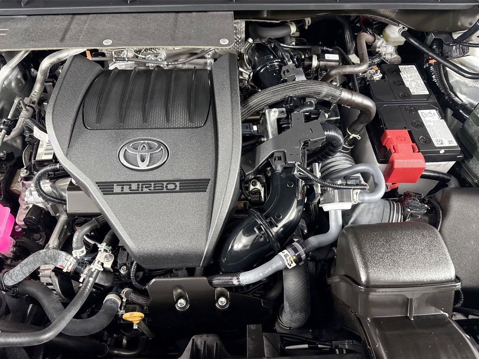 Used 2024 Toyota Highlander LE FWD image 42