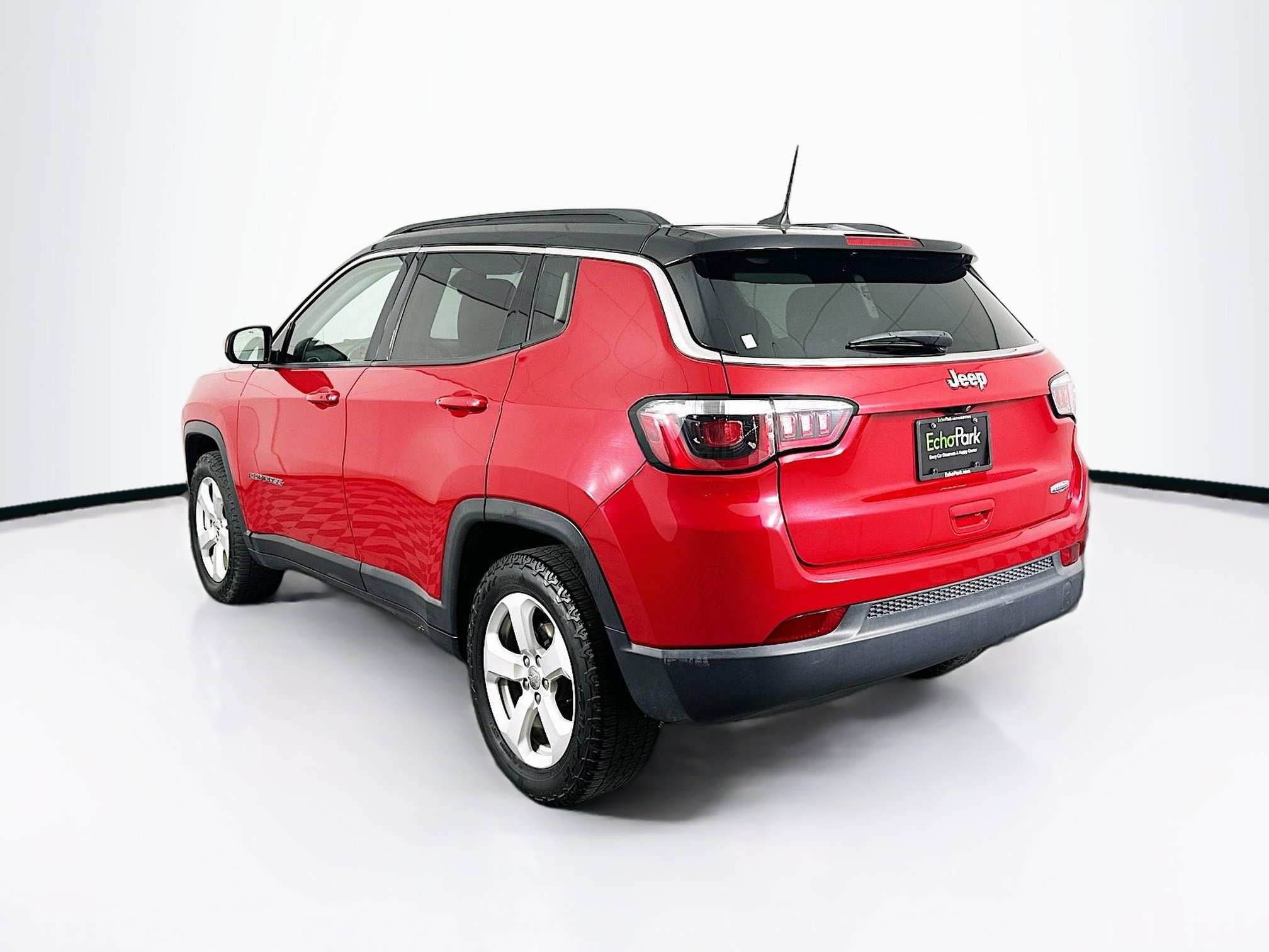 Used 2018 Jeep Compass Latitude w/ Popular Equipment Group FWD image 5