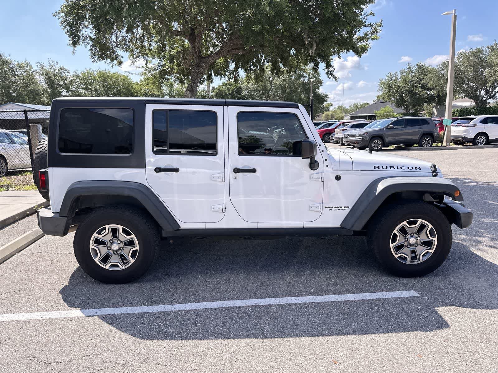 Used 2017 Jeep Wrangler Unlimited Rubicon w/ Connectivity Group AWD/4WD image 10