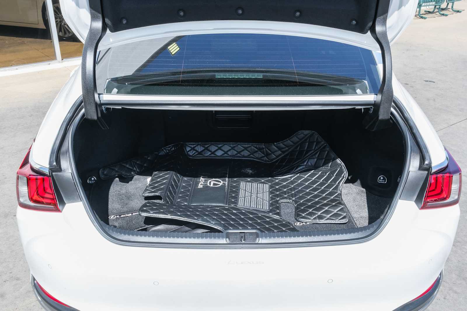 Used 2022 Lexus ES 300h Ultra Luxury w/ Accessory Package 2 FWD image 50