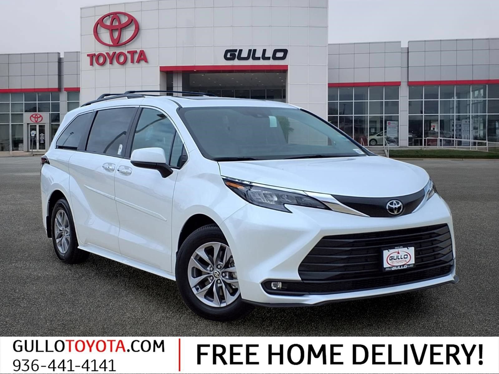Certified 2026 Toyota Sienna XLE FWD image 1
