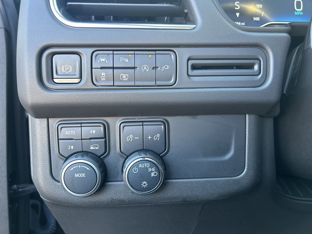 Used 2022 Chevrolet Suburban RST w/ Luxury Package image 22