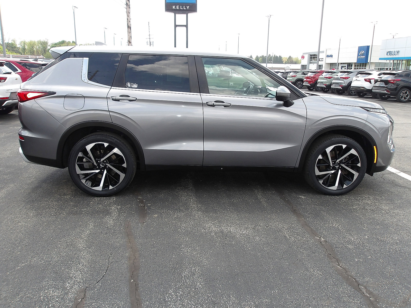 Used 2022 Mitsubishi Outlander SE AWD/4WD image 8