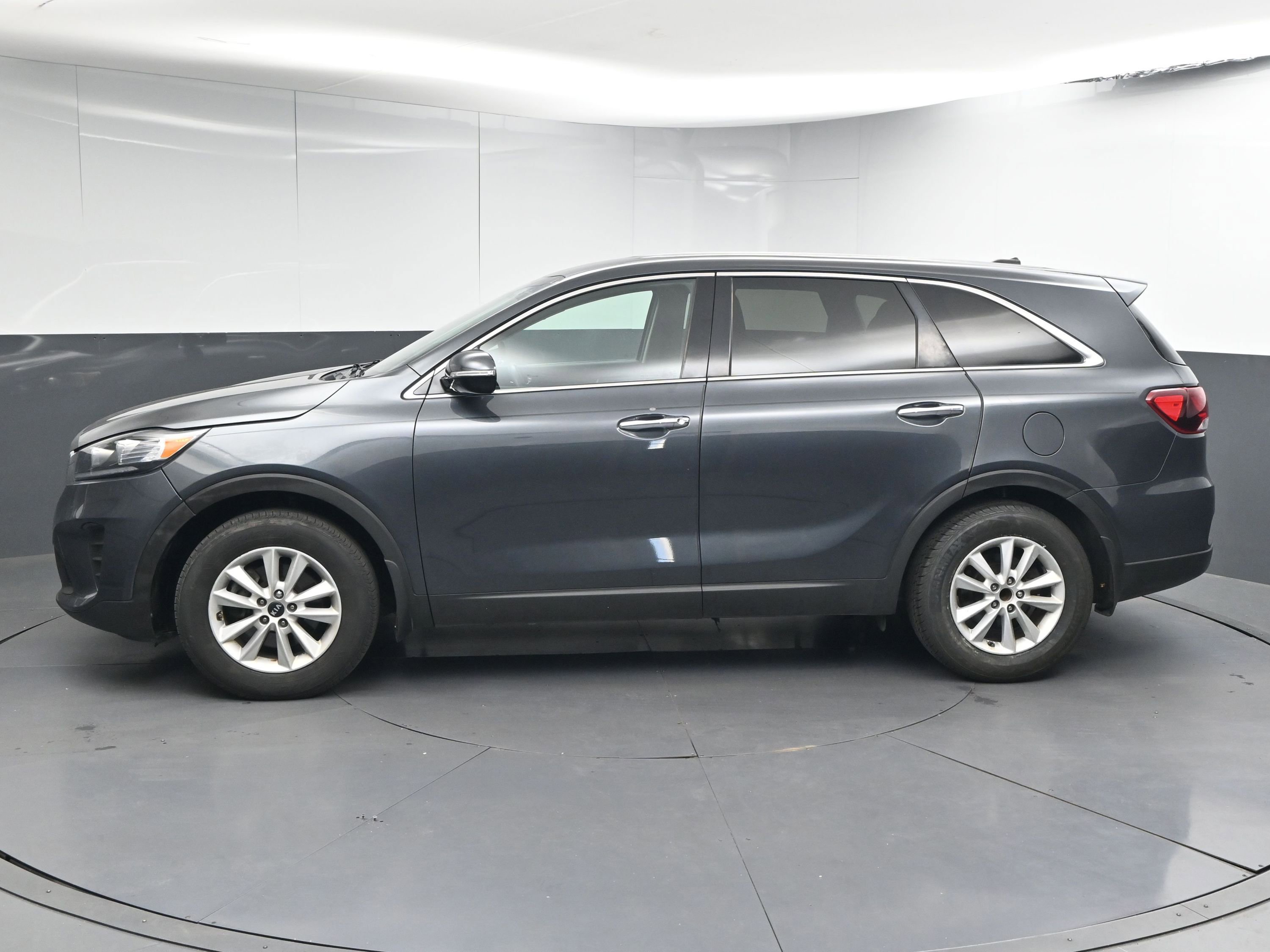 Used 2020 Kia Sorento LX image 5