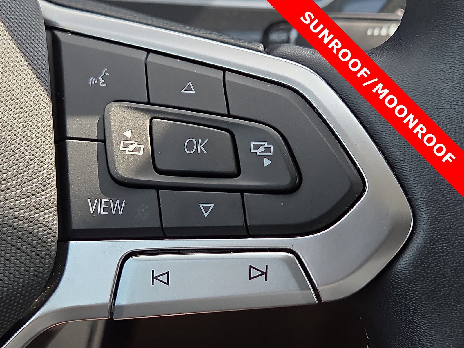 Used 2022 Volkswagen Tiguan SE image 22