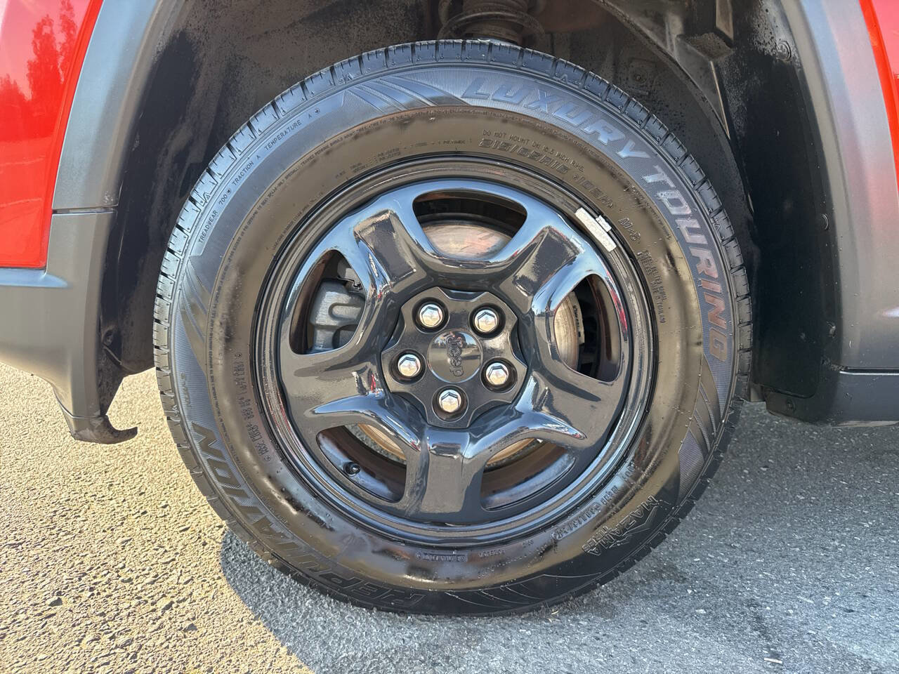 Used 2018 Jeep Compass Sport FWD image 2