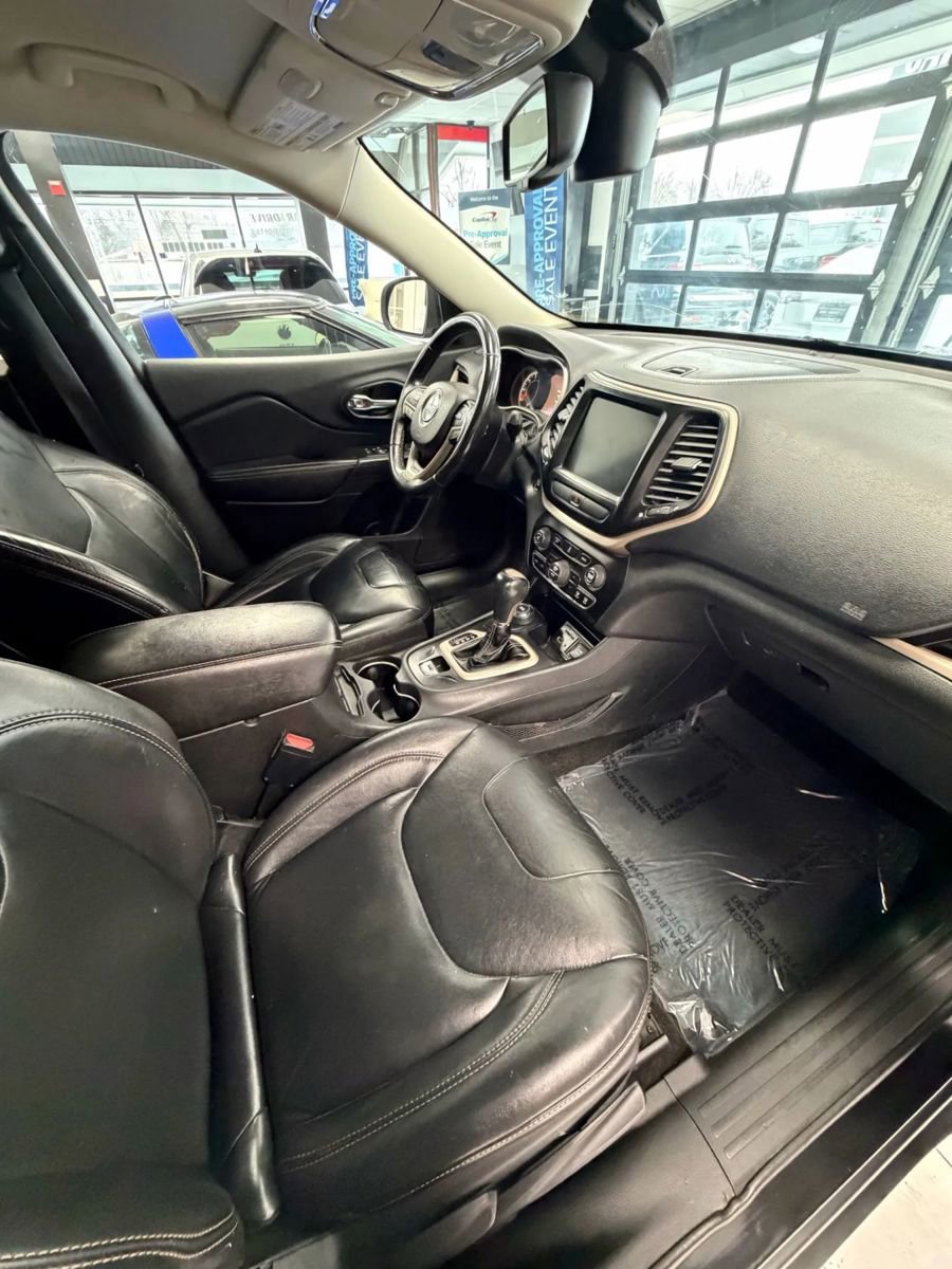 Used 2015 Jeep Cherokee Limited image 18