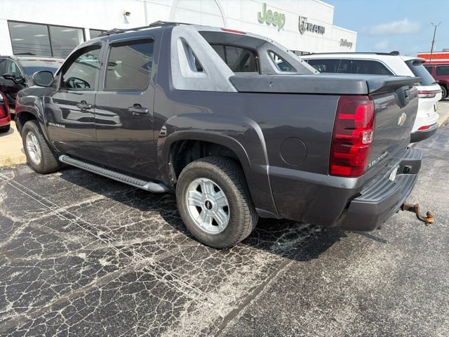 Used 2011 Chevrolet Avalanche LT w/ Luxury Package AWD/4WD image 5