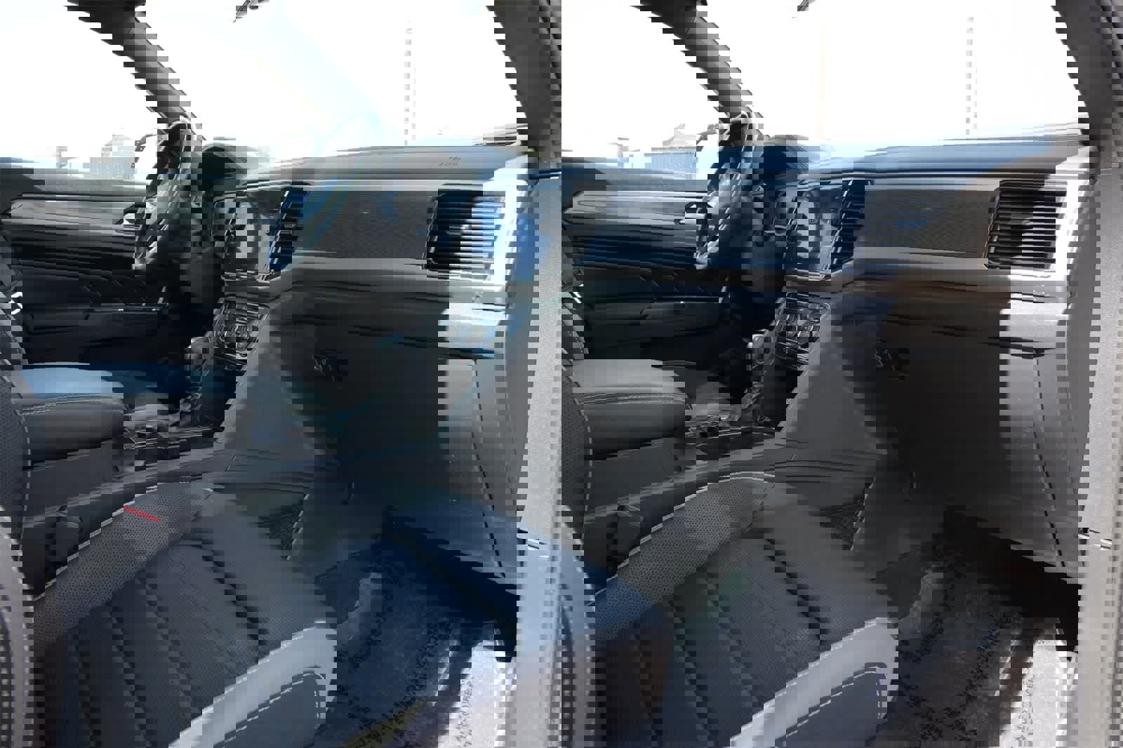 Used 2020 Volkswagen Atlas Cross Sport SEL Premium R-Line image 23