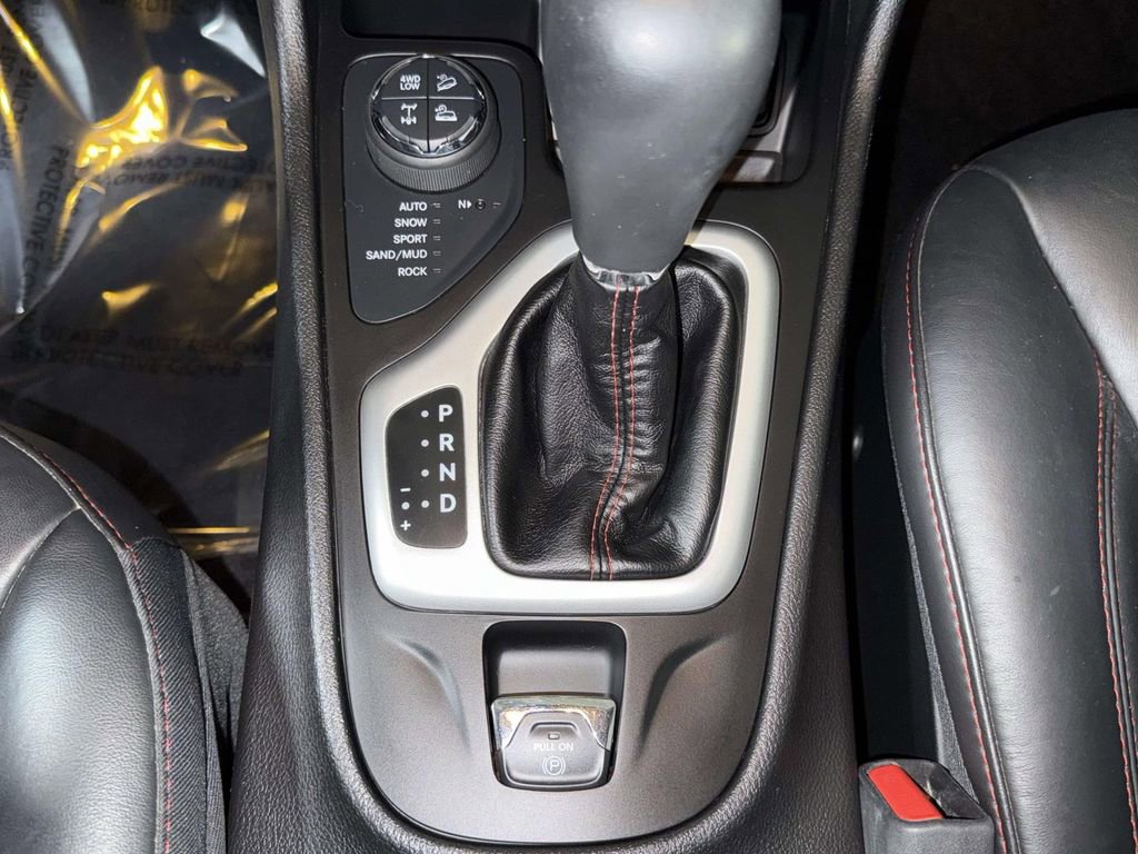 Used 2017 Jeep Cherokee Trailhawk w/ Comfort/Convenience Group image 22